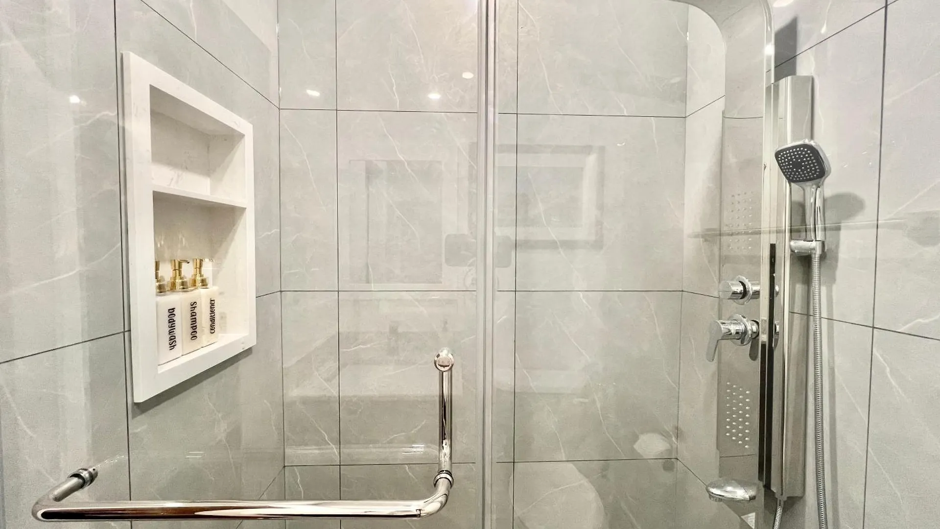 Upgraded Rooms With Bath 7-Min To Subway Near Downsview Rogers Stadium Toronto 0*,  Canada