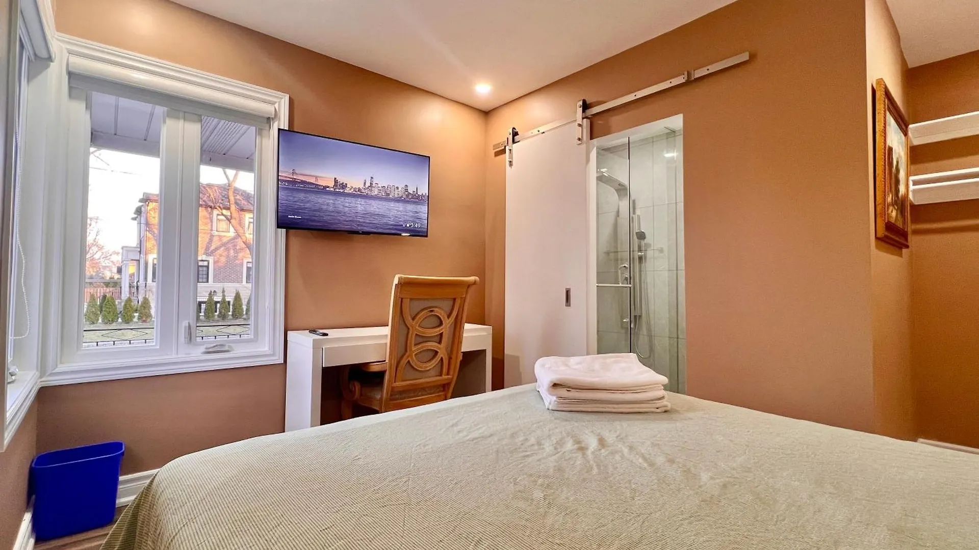 Upgraded Rooms With Bath 7-Min To Subway Near Downsview Rogers Stadium Toronto Homestay