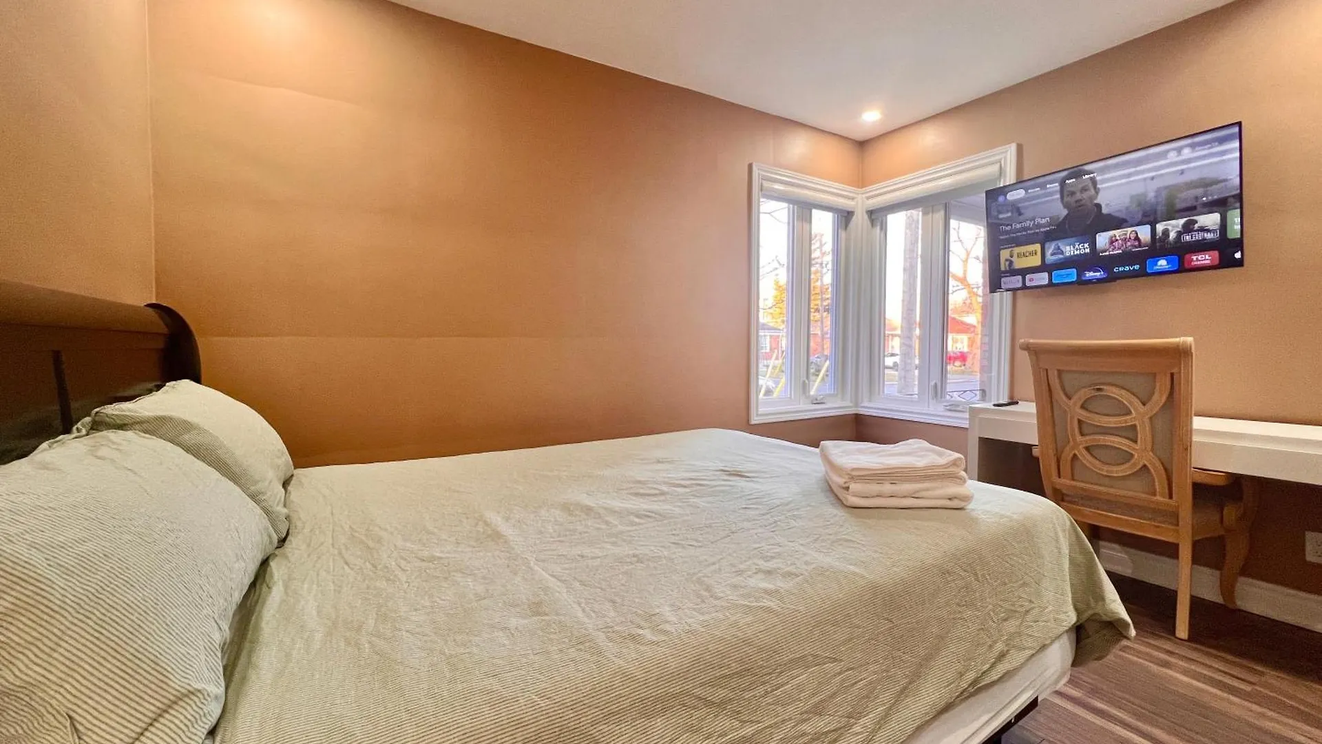 Upgraded Rooms With Bath 7-Min To Subway Near Downsview Rogers Stadium Toronto Homestay