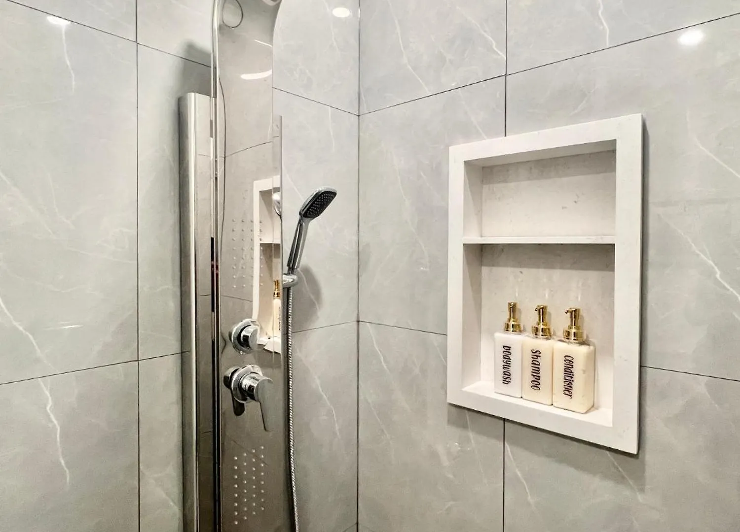 Upgraded Rooms With Bath 7-Min To Subway Near Downsview Rogers Stadium Toronto Homestay