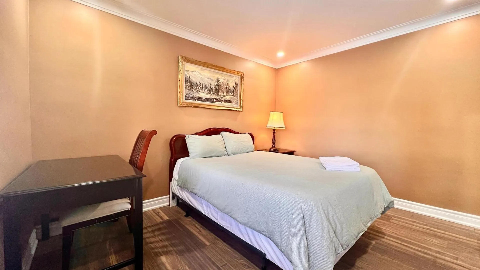 Upgraded Rooms With Bath 7-Min To Subway Near Downsview Rogers Stadium Toronto Canada